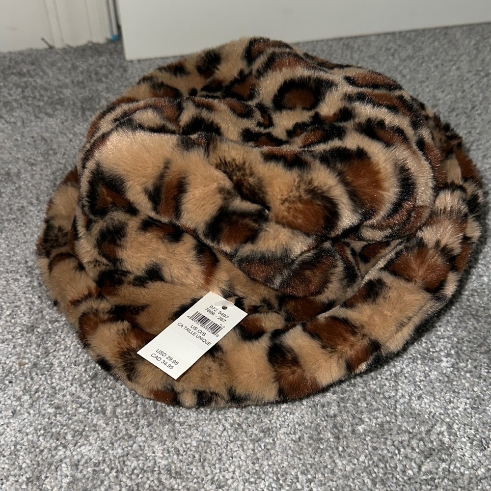 Faux fur bucket hat aerie American eagle leopard print